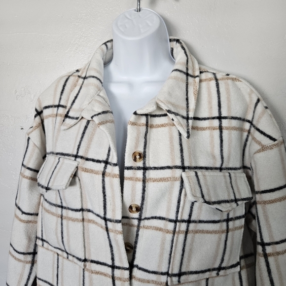 BKE Women's Large Plaid Shacket Ivory Cream Grey Jacket Button Up Fall Winter - Picture 2 of 8